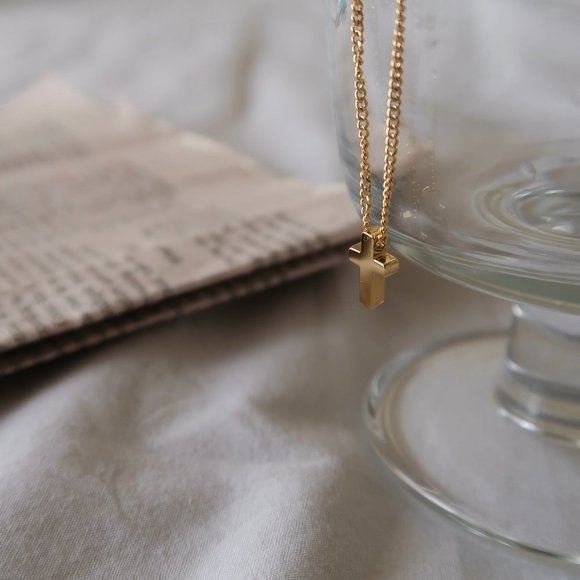 NEW 18K Gold Plated Double Layer Cross Necklace - Picture 4 of 10